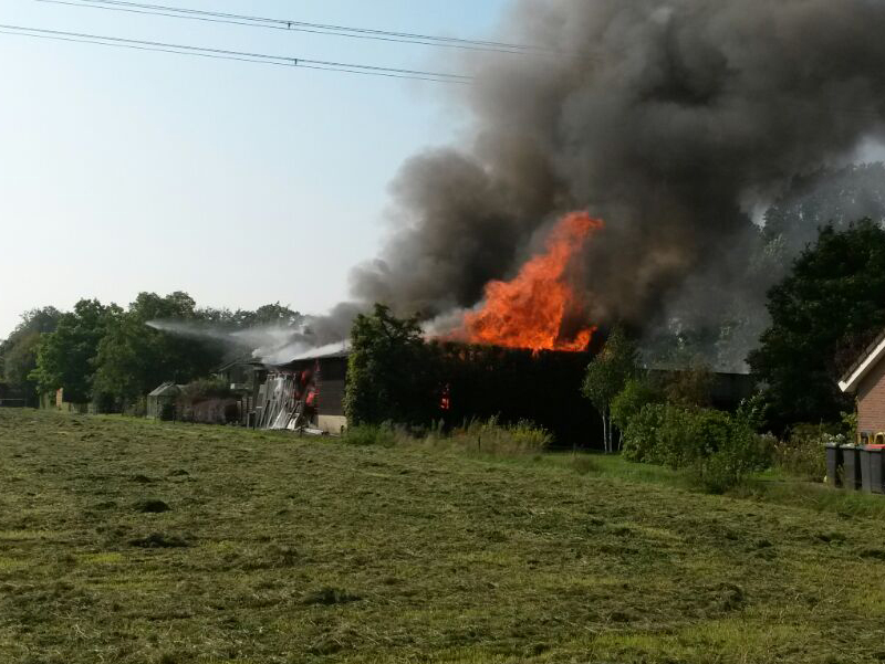 Zeer grote brand Dorpsstraat in Almen