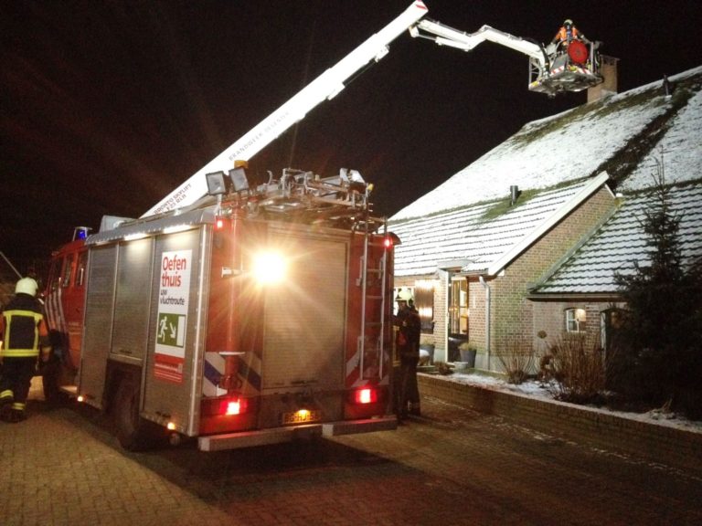 Schoorsteenbrand in woonboerderij