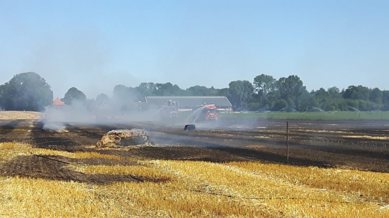 Strobalen in brand in Vorden